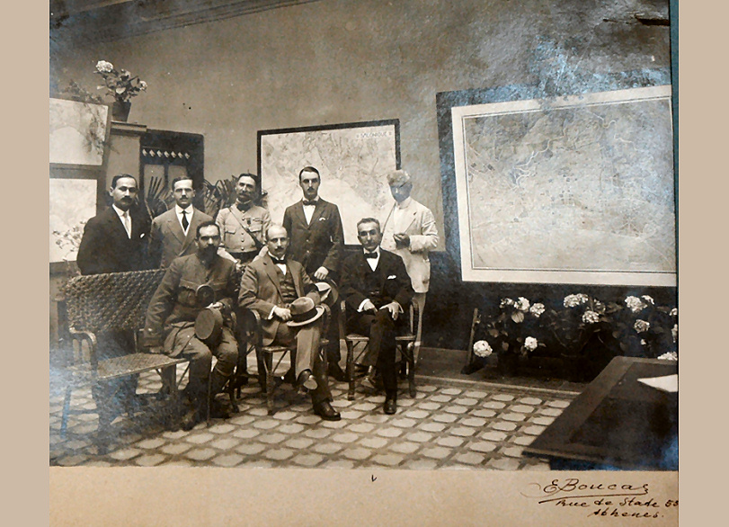 Ο Αλέξανδρος Παπαναστασίου με την επιστημονική ομάδα για την ανοικοδόμηση της Θεσσαλονίκης (Αρχείο Μουσείου Αλέξανδρου Παπαναστασίου, Λεβίδι Αρκαδίας)